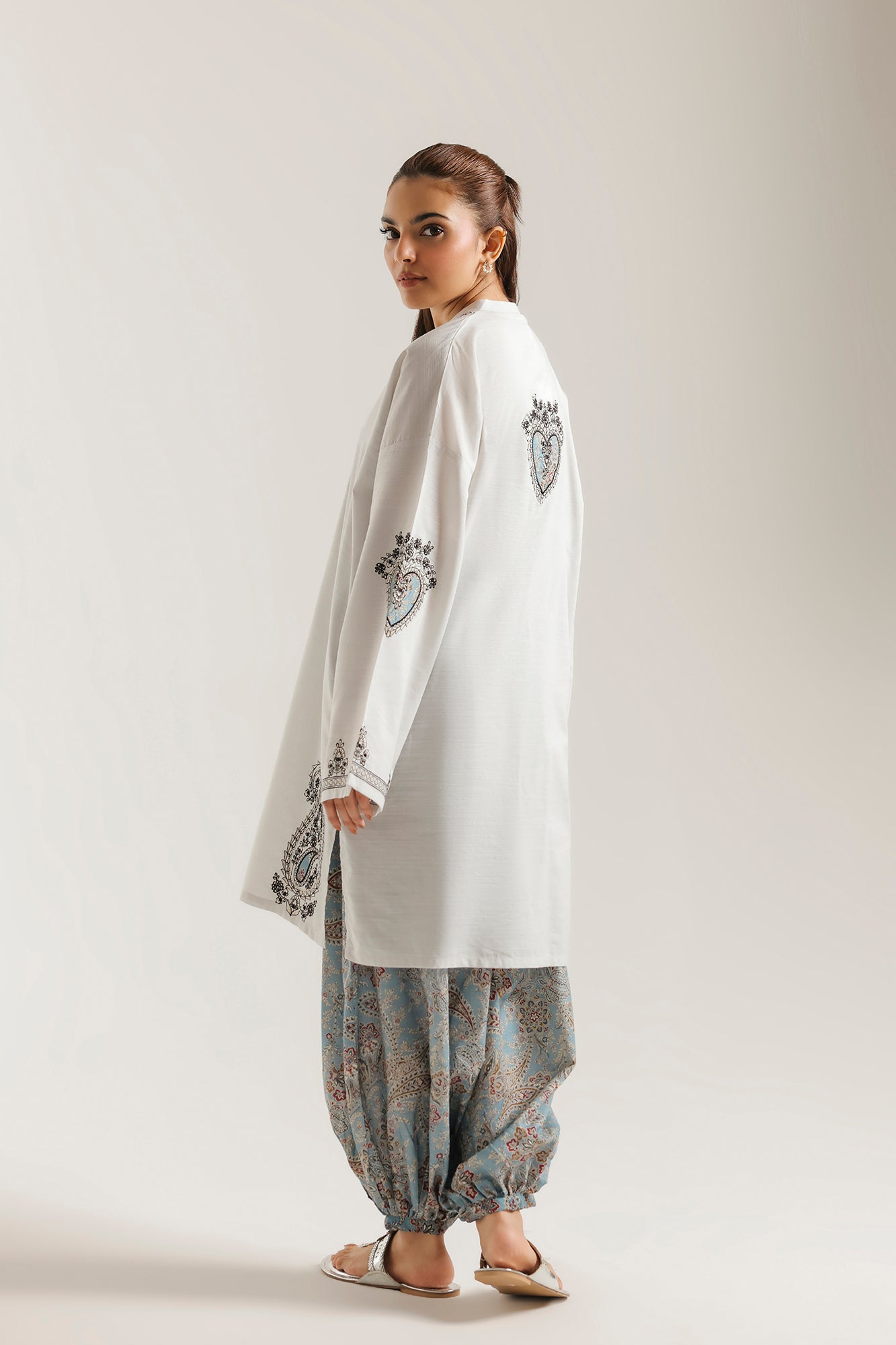 EMBROIDERED SUIT (E8281/102/003)