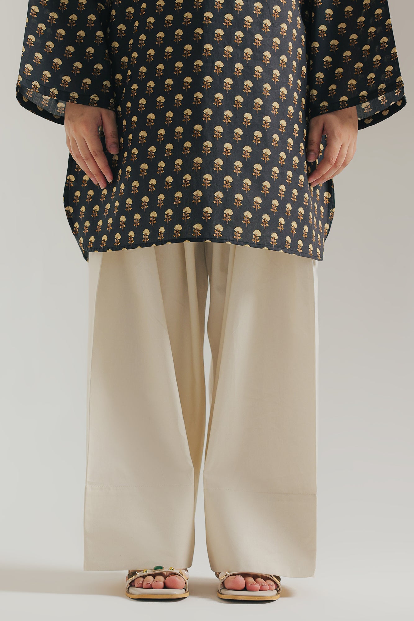 FARSHI SHALWAR (E8328/102/002)