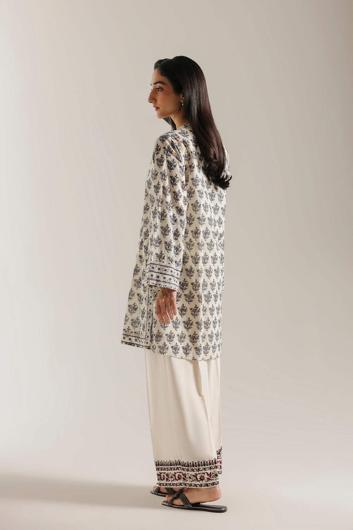 EMBROIDERED SUIT (E9225/102/003)