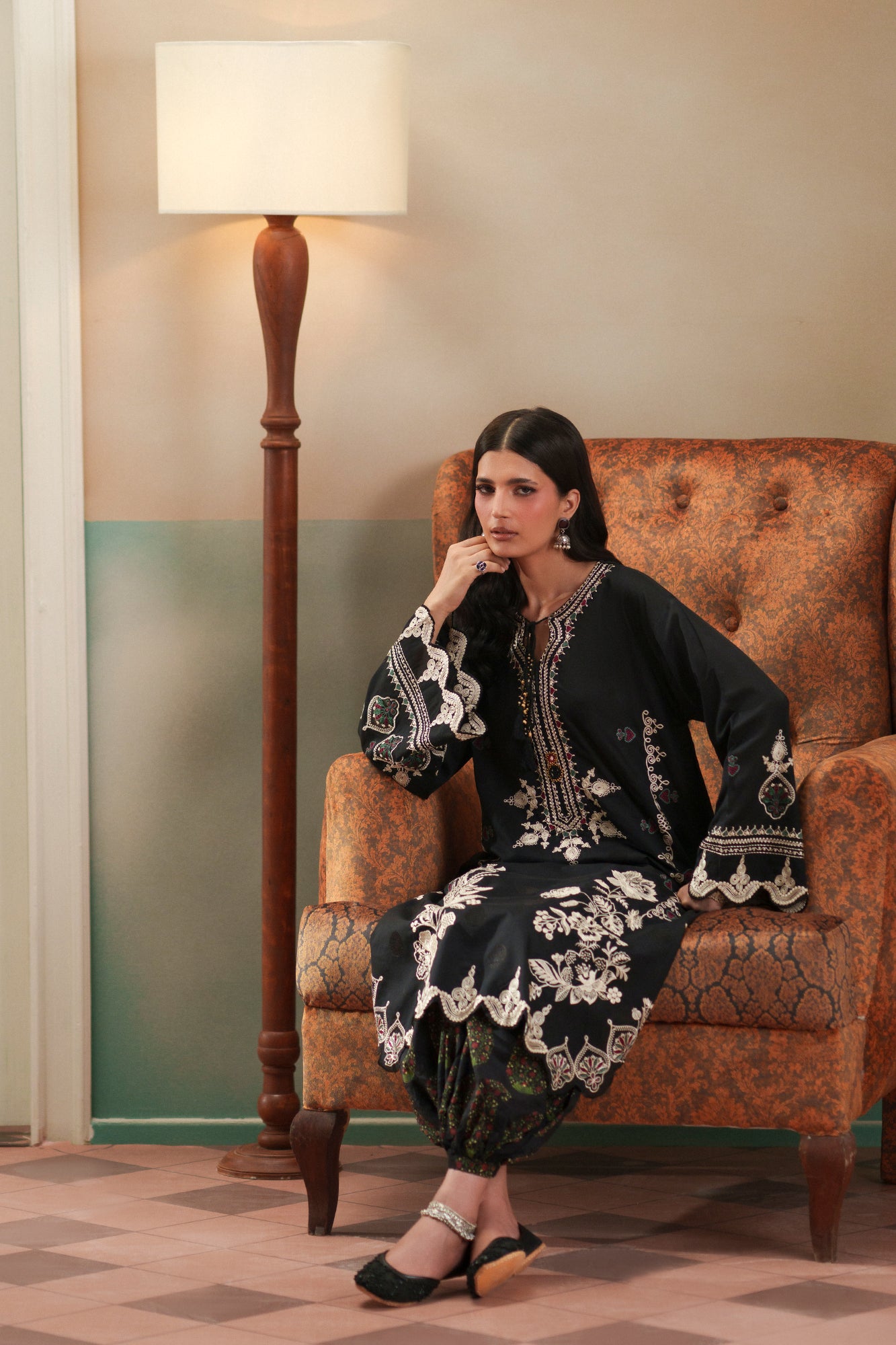 EMBROIDERED SUIT (E4518/103/902)