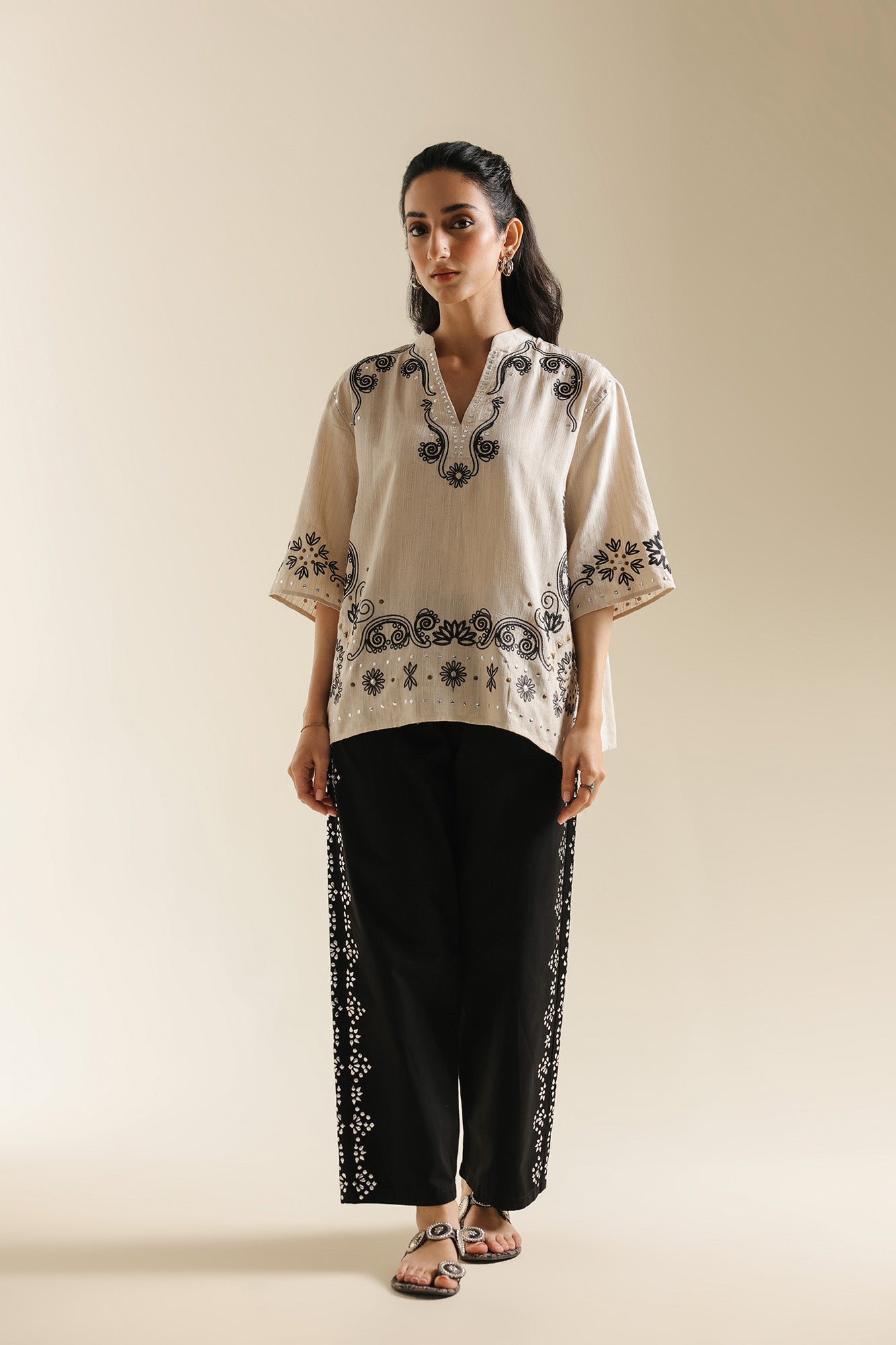 EMBROIDERED TOP (S4E0590/119/006)