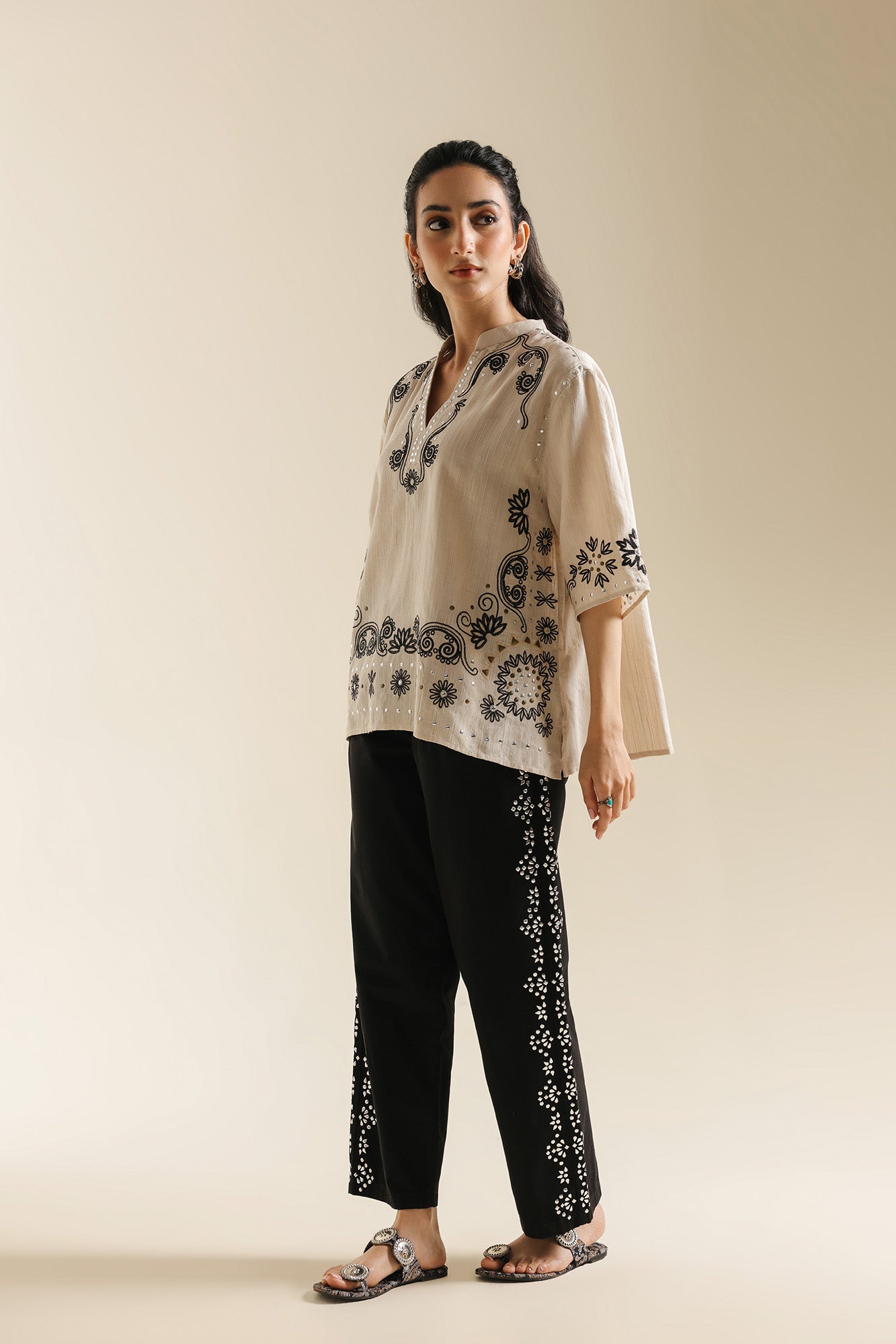 EMBROIDERED TOP (S4E0590/119/006)